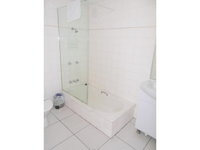 4 Clifford Street ‘Carlton’, Surfers Paradise QLD 4217