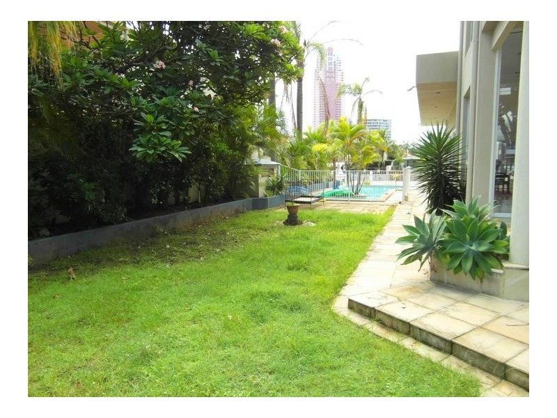 9 Midshipman Court, Paradise Waters QLD 4217
