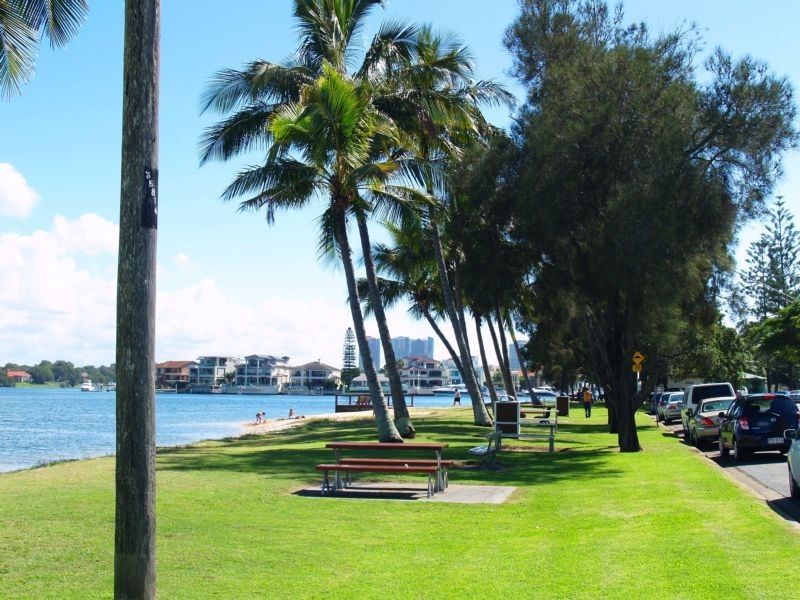 21 Pine Avenue, Budds Beach, Surfers Paradise QLD 4217