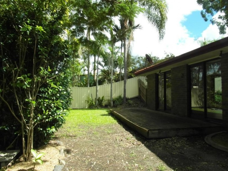 12 Cambridge Court, Carrara QLD 4211