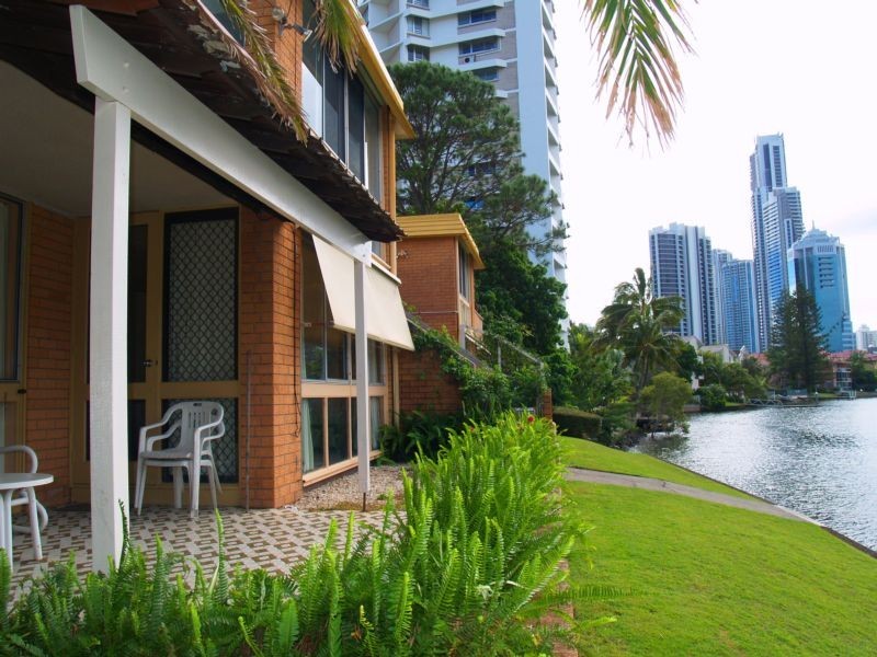 11 Peninsular Drive ‘The Townhouses’, Surfers Paradise QLD 4217