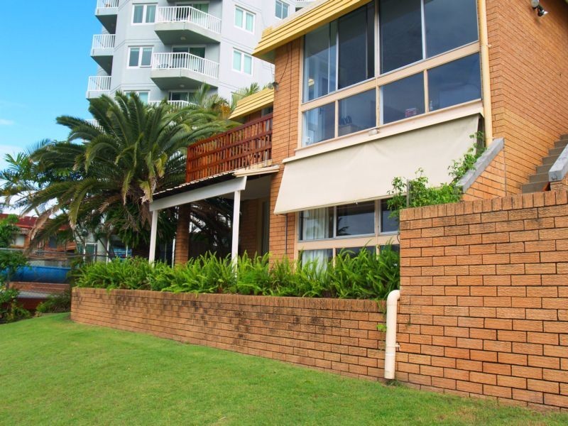 11 Peninsular Drive ‘The Townhouses’, Surfers Paradise QLD 4217
