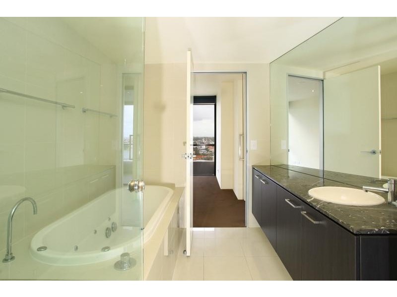 1404 ‘Avalon’ 4 Wahroonga Place, Surfers Paradise QLD 4217