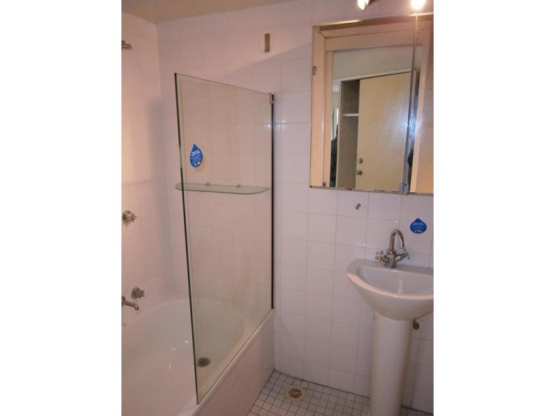 8 Trickett Street (Aloha), Surfers Paradise QLD 4217
