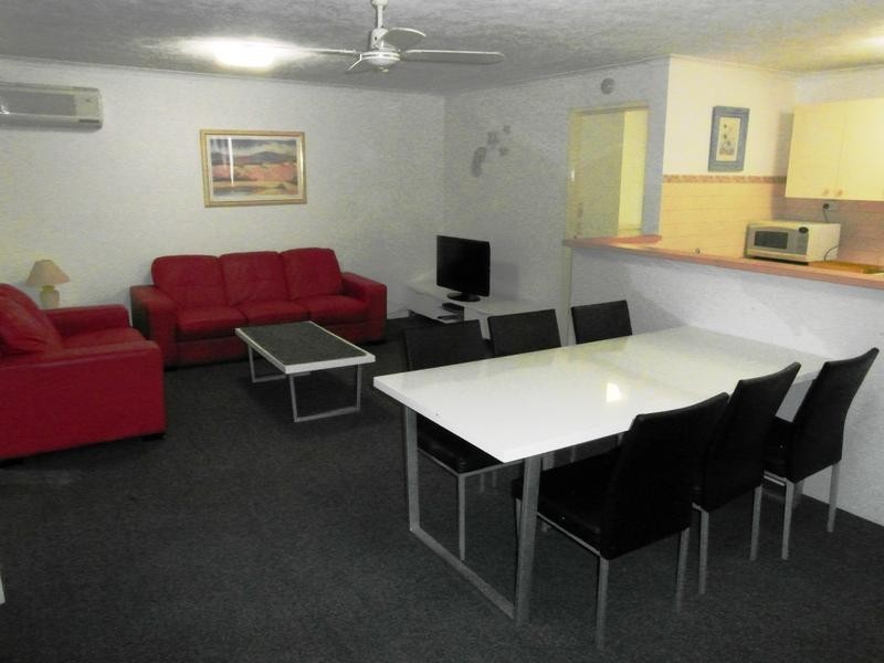 38 Enderley Avenue ‘Enderley Gardens’, Surfers Paradise QLD 4217