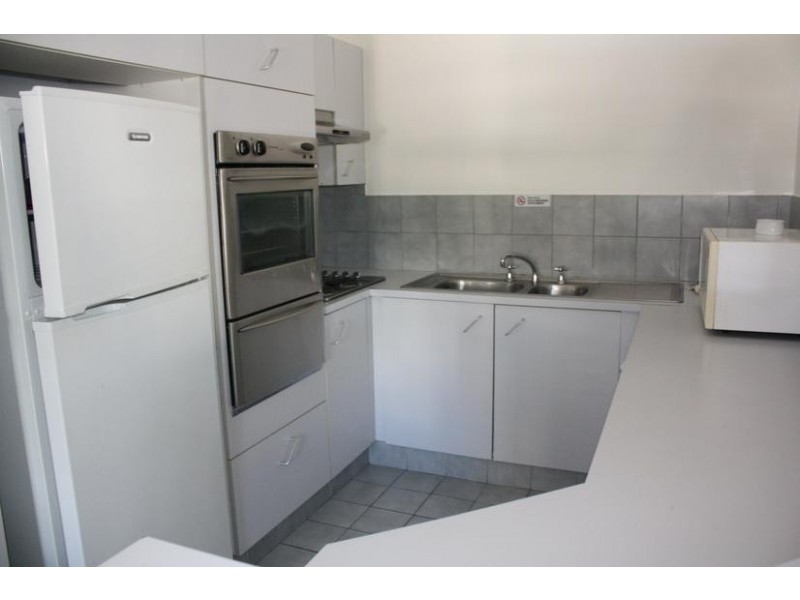 42 Beach Parade (Surfers Tradewinds), Broadbeach QLD 4218