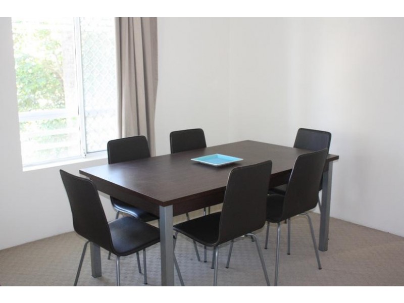 42 Beach Parade (Surfers Tradewinds), Broadbeach QLD 4218