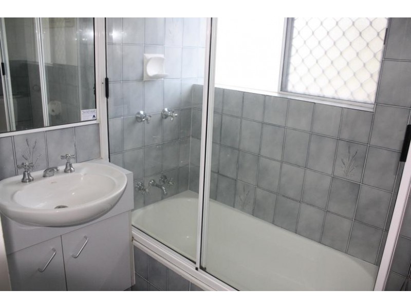 42 Beach Parade (Surfers Tradewinds), Broadbeach QLD 4218