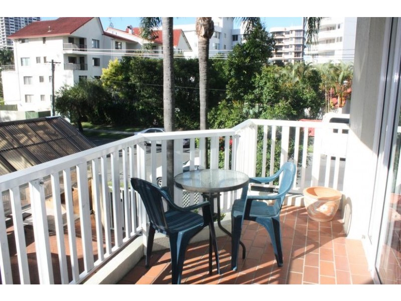 42 Beach Parade (Surfers Tradewinds), Broadbeach QLD 4218