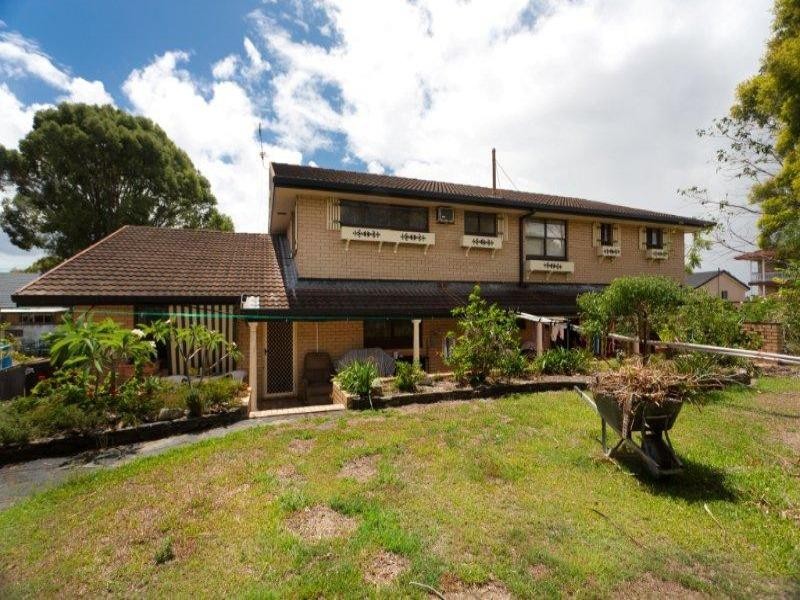 37 Inveray Avenue (182 Ashmore Road), Benowa QLD 4217