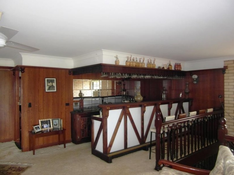 37 Inveray Avenue (182 Ashmore Road), Benowa QLD 4217