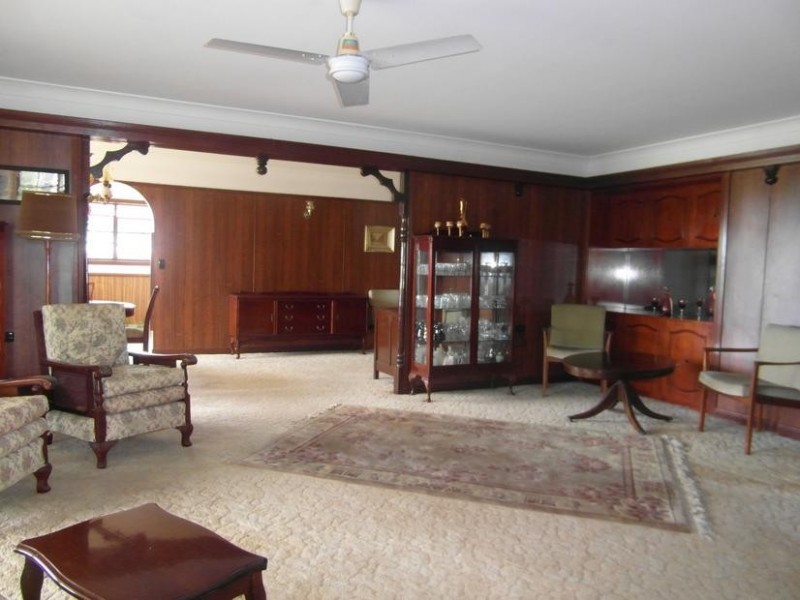 37 Inveray Avenue (182 Ashmore Road), Benowa QLD 4217