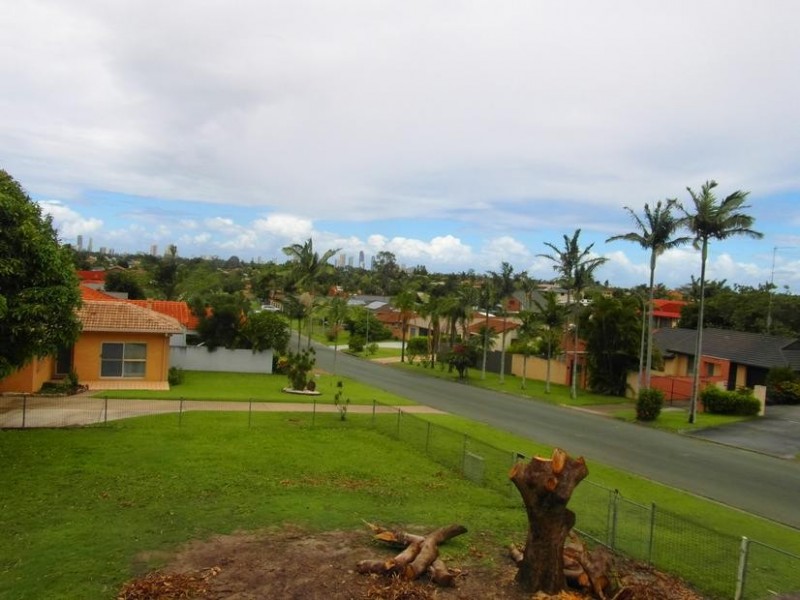 37 Inveray Avenue (182 Ashmore Road), Benowa QLD 4217