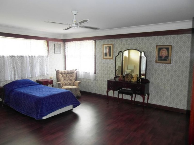 37 Inveray Avenue (182 Ashmore Road), Benowa QLD 4217