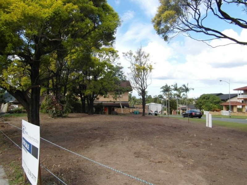 37 Inveray Avenue (182 Ashmore Road), Benowa QLD 4217