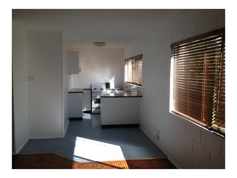 25 Leonard Avenue, Surfers Paradise QLD 4217