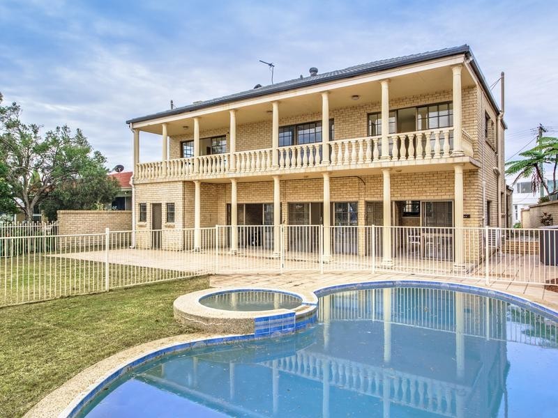 7 La Scala Court, Isle Of Capri QLD 4217