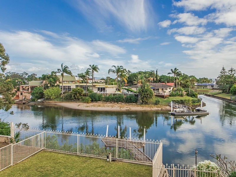 7 La Scala Court, Isle Of Capri QLD 4217