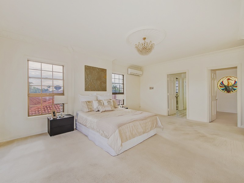 7 La Scala Court, Isle Of Capri QLD 4217