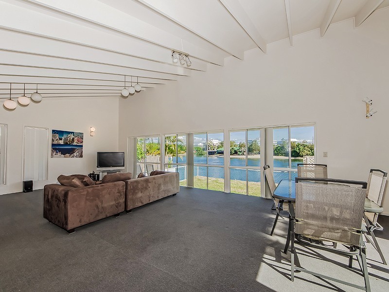 193 Stanhill Drive, Chevron Island QLD 4217