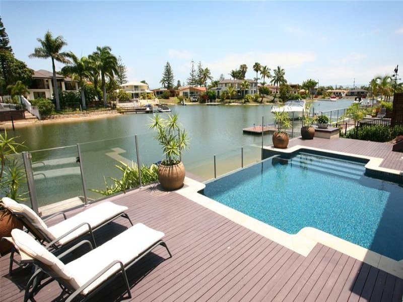 30 Salerno Street, Isle Of Capri QLD 4217