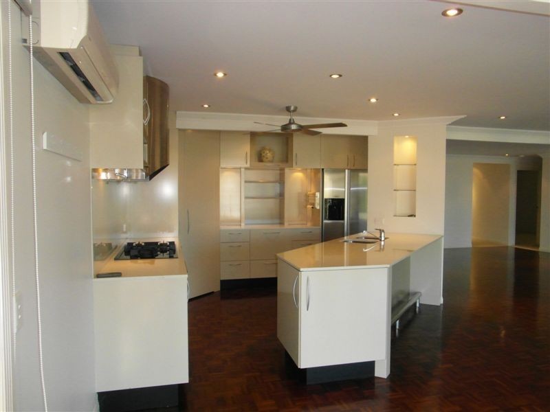 30 Salerno Street, Isle Of Capri QLD 4217