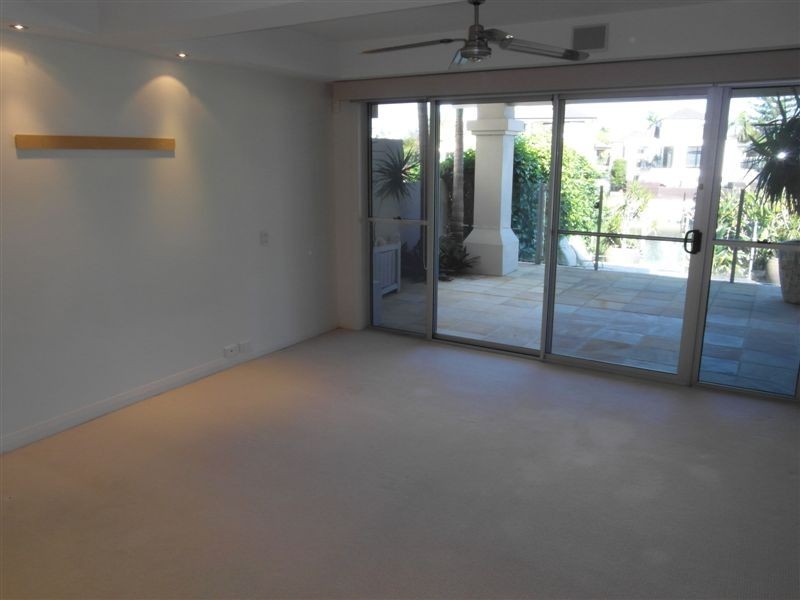 30 Salerno Street, Isle Of Capri QLD 4217