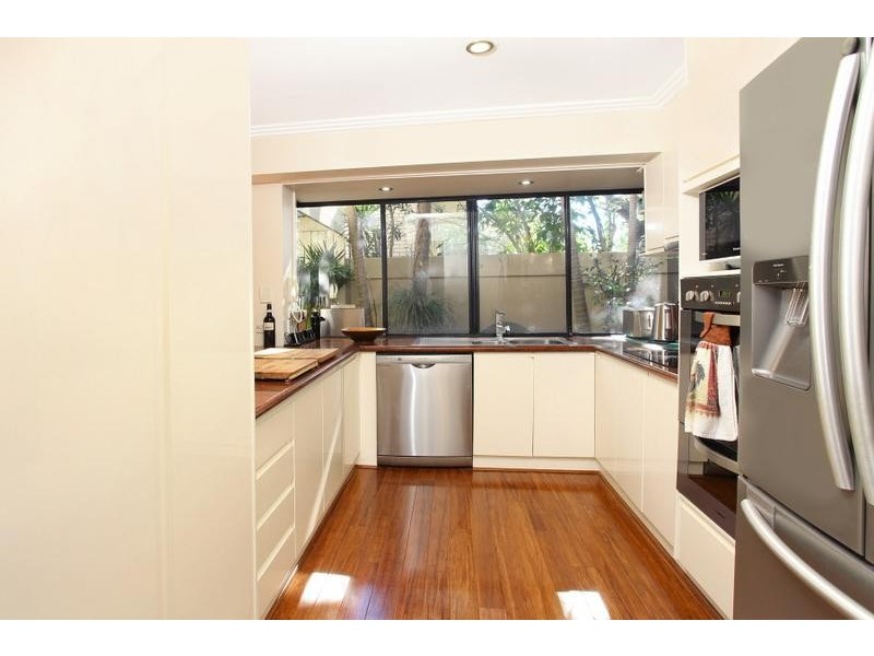 41 Tarcoola Crescent, Chevron Island QLD 4217