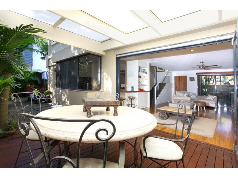 41 Tarcoola Crescent, Chevron Island QLD 4217