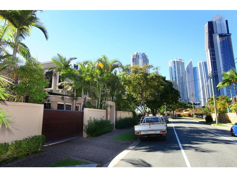 41 Tarcoola Crescent, Chevron Island QLD 4217