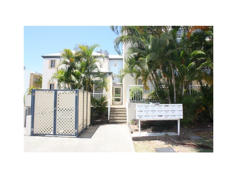 25 Darrambal Street, Chevron Island QLD 4217