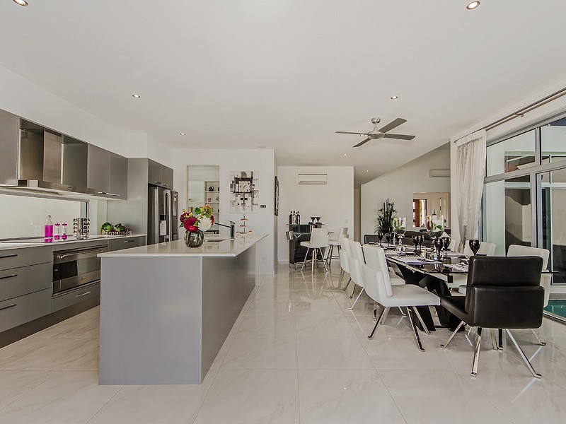 111 Sir Bruce Small Boulevard, Benowa QLD 4217