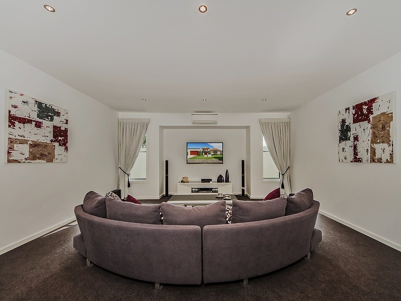 111 Sir Bruce Small Boulevard, Benowa QLD 4217