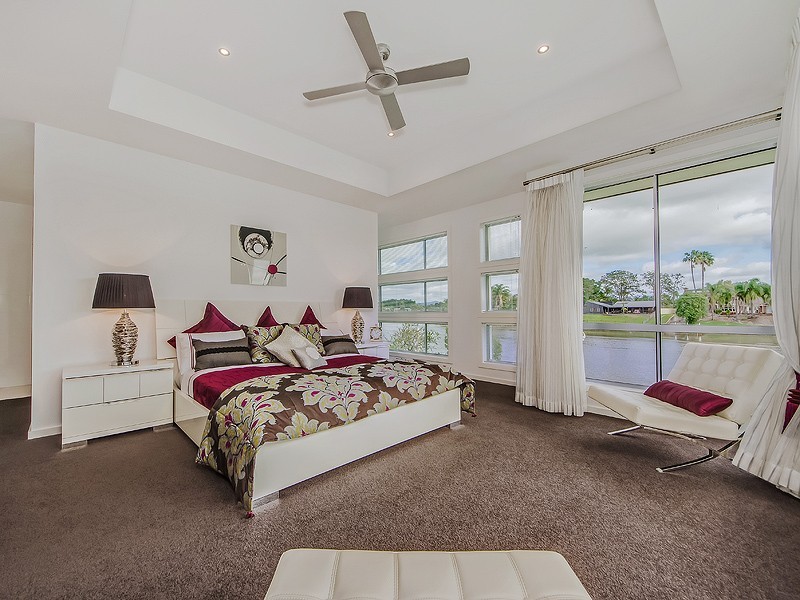 111 Sir Bruce Small Boulevard, Benowa QLD 4217