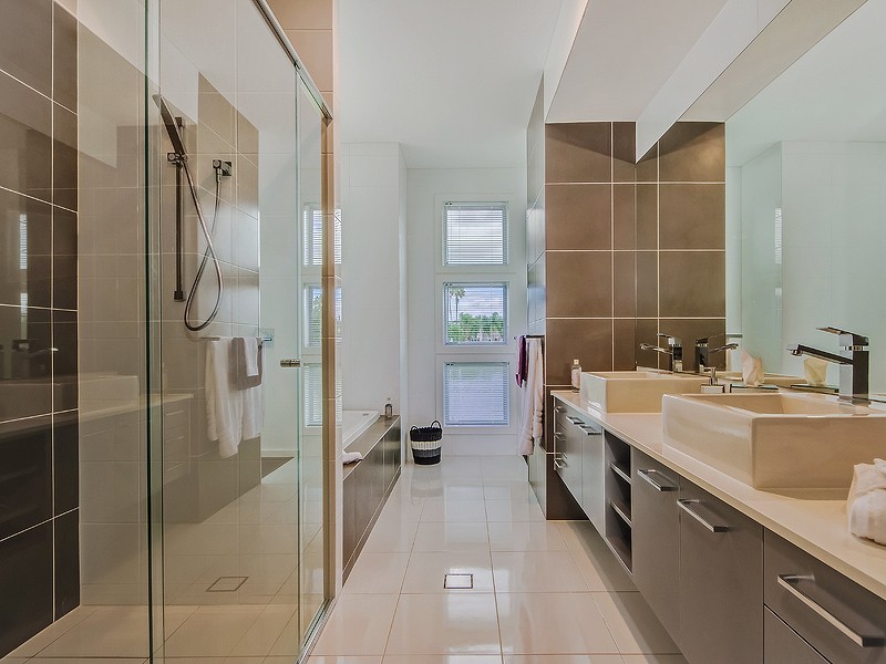 111 Sir Bruce Small Boulevard, Benowa QLD 4217