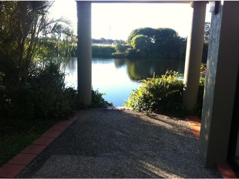 84A St Kevins Street, Benowa QLD 4217