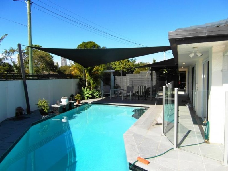 77 Savoy Drive, Broadbeach Waters QLD 4218