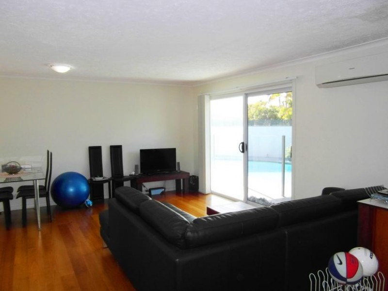 77 Savoy Drive, Broadbeach Waters QLD 4218