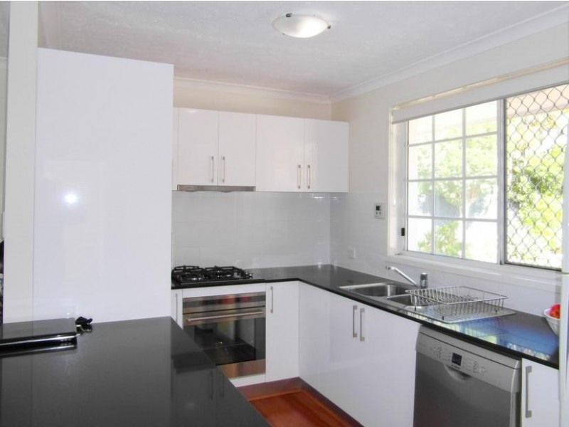 77 Savoy Drive, Broadbeach Waters QLD 4218