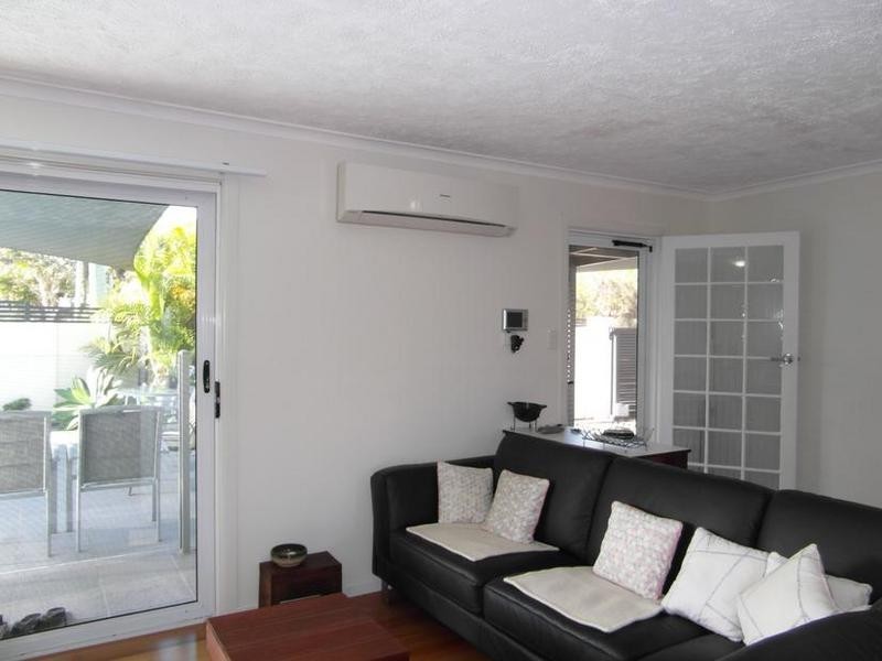 77 Savoy Drive, Broadbeach Waters QLD 4218