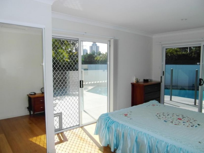 77 Savoy Drive, Broadbeach Waters QLD 4218