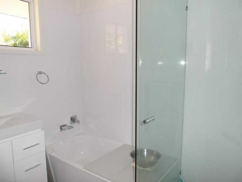 77 Savoy Drive, Broadbeach Waters QLD 4218