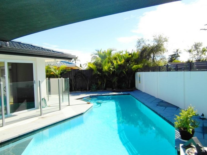 77 Savoy Drive, Broadbeach Waters QLD 4218