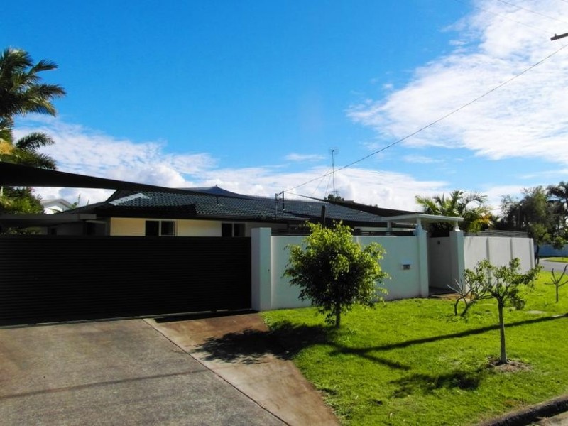 77 Savoy Drive, Broadbeach Waters QLD 4218