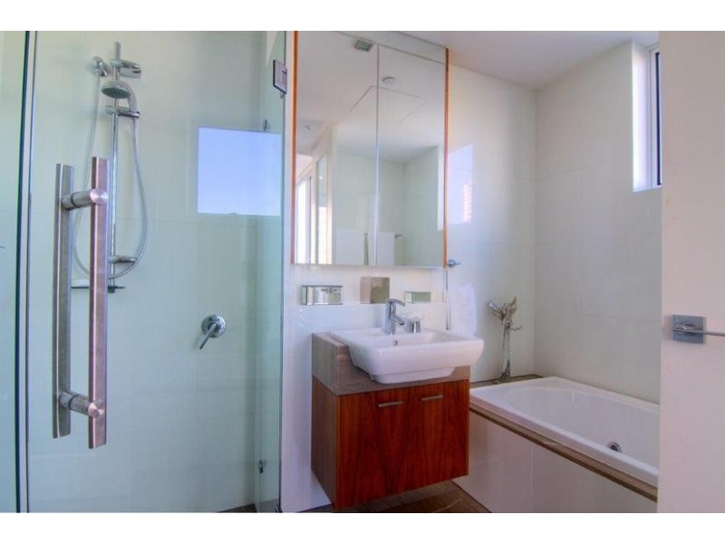 1 Enderley Avenue, Surfers Paradise QLD 4217