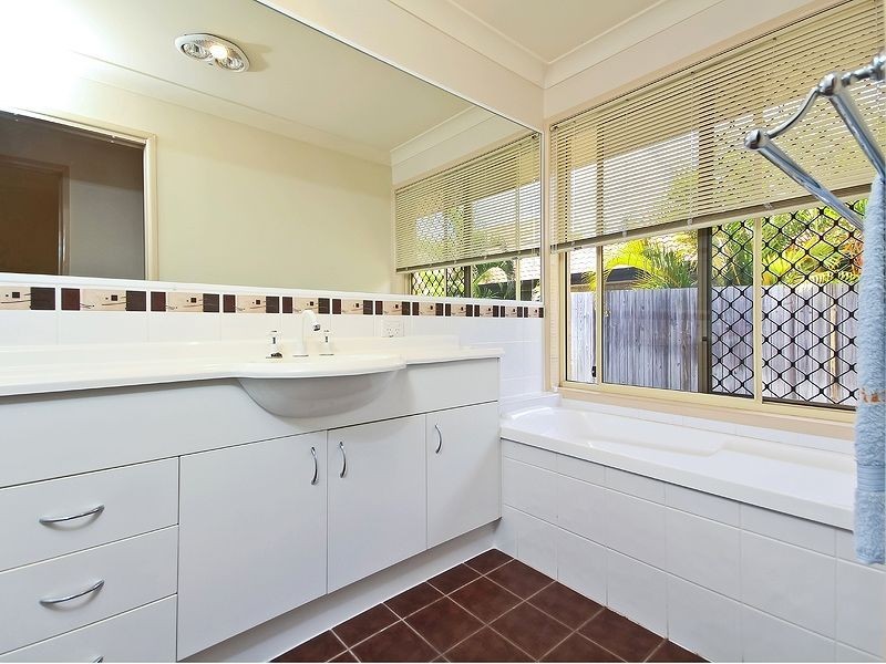 Stretton QLD 4116