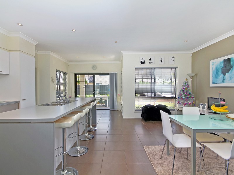 2 Coneybeer Place, Eight Mile Plains QLD 4113