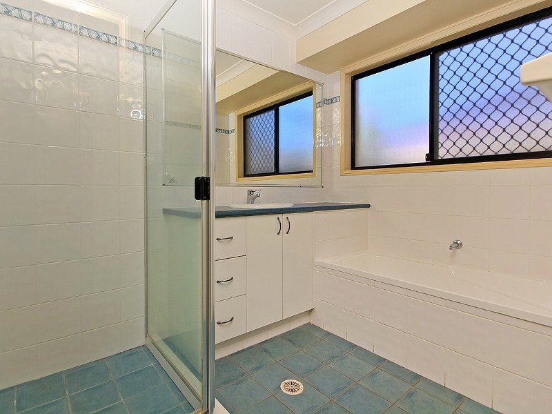 18 Blackhorse Drive, Kuraby QLD 4112