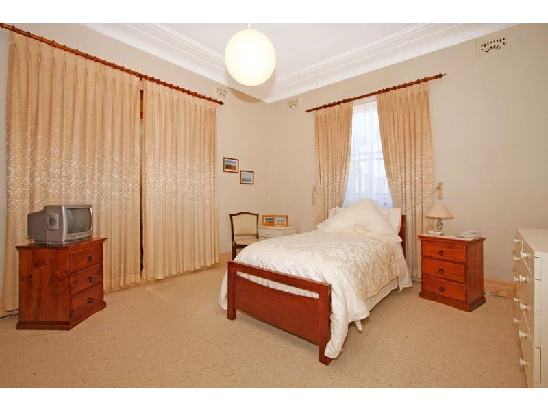 18 Linden Street South, Sutherland NSW 2232