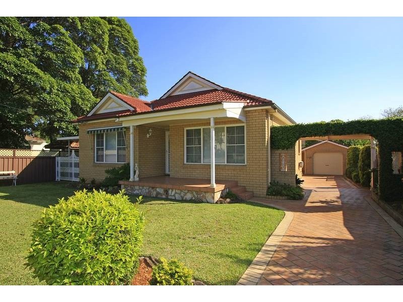 11 Glenelg Street, Sutherland NSW 2232